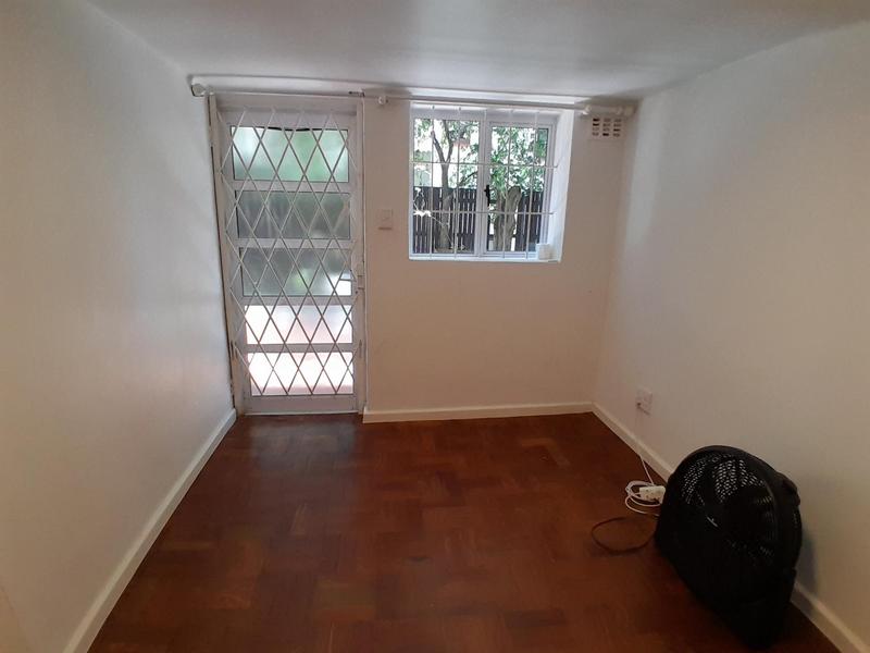 To Let 3 Bedroom Property for Rent in Vredehoek Western Cape